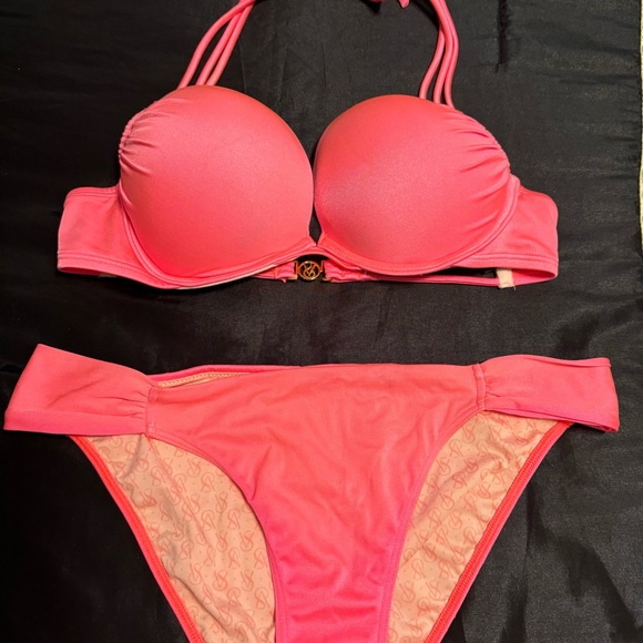 Victoria Secret bombshell bikini - Picture 2 of 4